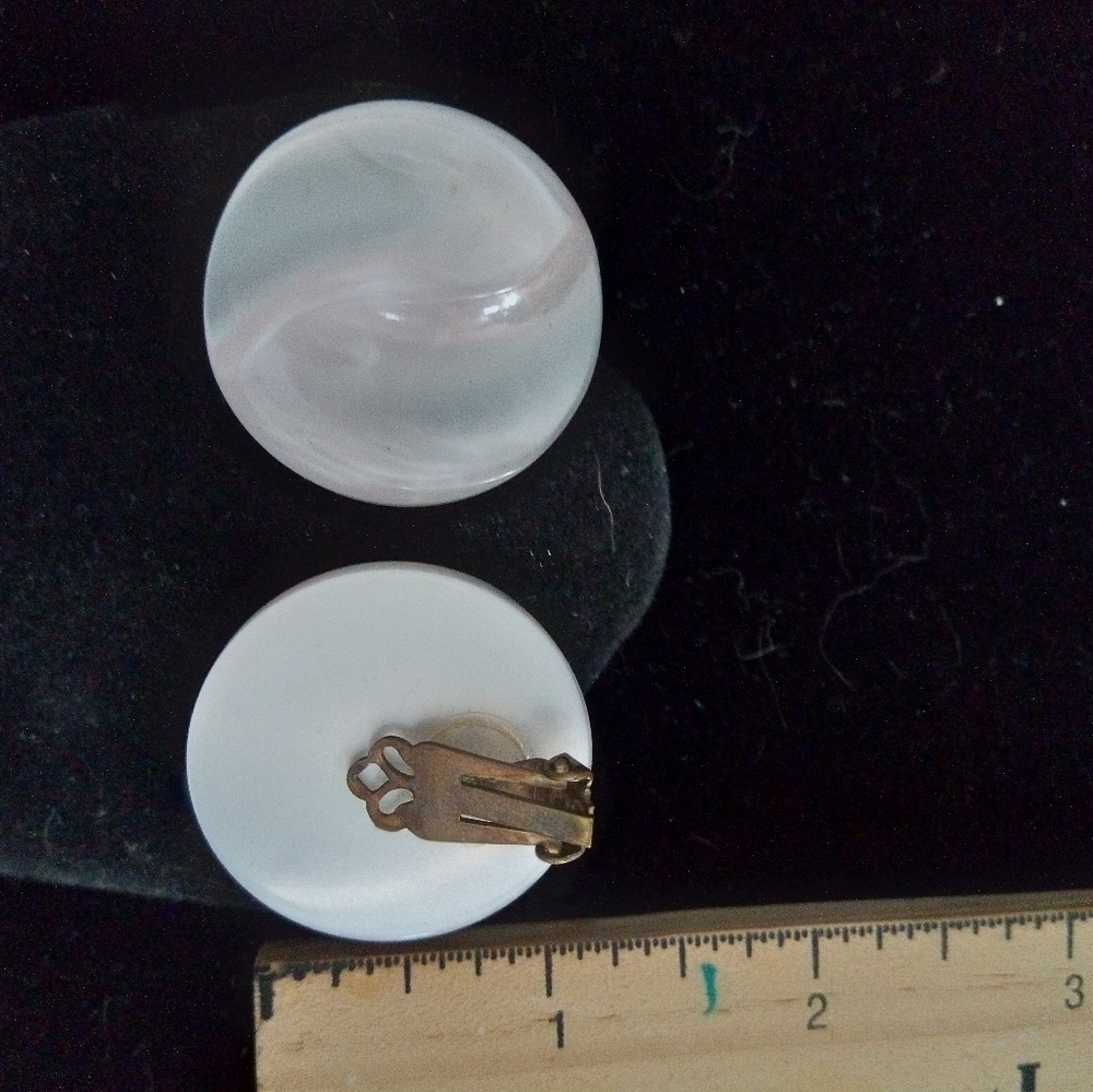 🎉1940's VINTAGE,Clip earrings,(just over 1 inch)